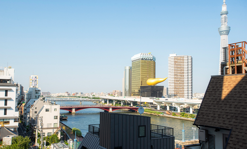 リバーサイドからは涼しげな川風も